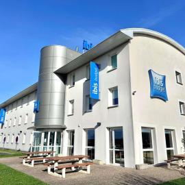 Hotel Ibis Budget Cosne Sur Loire，位于卢瓦尔河畔科讷库尔的酒店
