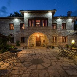 Vikos Hotel,位于莫诺登德里的酒店