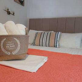 Smaragdi Studios and Rooms，位于阿基奥斯基利考斯的酒店