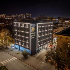 Aslan Gold Hotel，位于瓦尔纳的酒店