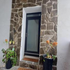 VILLA LUCIA stone house in the center of Modry，位于莫德拉的酒店