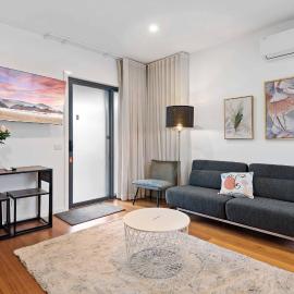 Stunning Studio Apartment Near Public Transport，位于Carnegie的酒店