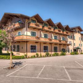 Hotel Gasthof Der Jägerwirt，位于贝格海姆的酒店