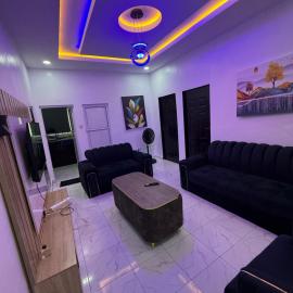 Cool 2Bedroom flat in ogudu, 15mins to the airport，位于Ogudu的酒店