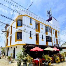 Hostal los pulpos，位于Bombiso的酒店