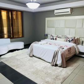 TR GUEST HOUSE SERVIÇOs,位于Matola的酒店