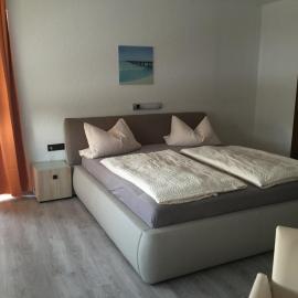 Hotel M&S garni，位于多瑙沃特的酒店
