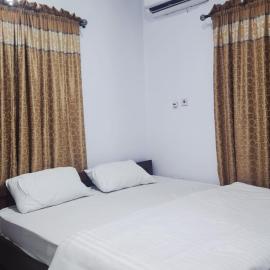 Dominion Apartment and Guest House，位于Osese的酒店