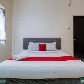RedDoorz near T1 Juanda Airport，位于Dares的酒店
