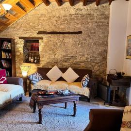 Charming 3-Bedroom Cottage in Heart of Vasa Koilaniou，位于Vasa Kilaniou的酒店