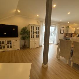 Landhausstübchen 105qm mit Balkon-2 Schlafzimmer-Bad-WC-WiFi-Kaffeemaschine-Waschmaschine-Trockner-Föhn-Handtücher und Bettwäsche-sehr familienfreundlich，位于艾兴策尔的酒店