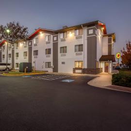 Super 8 by Wyndham College Park Wash DC Area，位于大学公园市的酒店