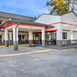 Super 8 by Wyndham Gadsden AL，位于加兹登的酒店