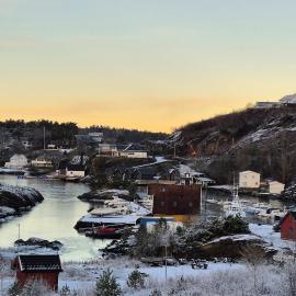 Stunning Apartment In Finnås With House Sea View，位于Vinnes的酒店