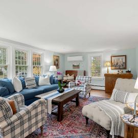 Game Room Central AC 4 mins to Craigville Beach，位于巴恩斯特布尔的酒店