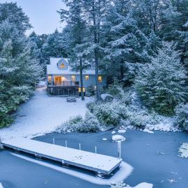 Lakeside Retreat 2hrs from Boston，位于Stoddard的酒店