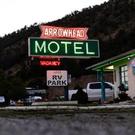 Arrowhead Motel and RV Park,位于鲁伊多索的酒店