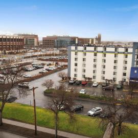 Days Hotel by Wyndham University Ave SE，位于明尼阿波利斯的酒店