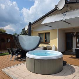 Ferienhaus Sonnenhuesli mit Sauna und Whirlpool auch Hunde sind herzlich willkommen，位于伦茨基希的酒店