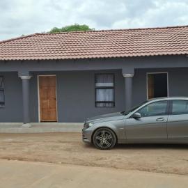 Magoveni Accommodation，位于Mariveni的酒店
