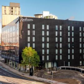 Radisson Hotel Manchester City Centre, A Verified Net Zero Hotel，位于曼彻斯特的酒店