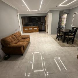A Spacious, Stylish, and Perfectly Located in the heart of Cairo - Two bedroom Condo!，位于开罗的酒店