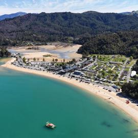 Kaiteriteri Recreation Reserve Cabins，位于凯特里特里的酒店