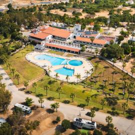 HolaCamp Albufeira，位于阿尔布费拉的酒店