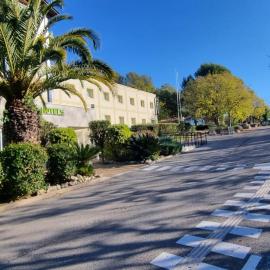 B&B HOTEL Cannes Mouans Sartoux，位于穆昂萨尔图的酒店