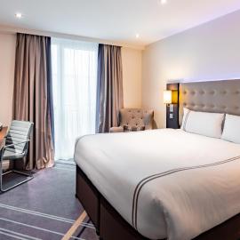 Premier Inn Frankfurt Messe，位于美因河畔法兰克福的酒店