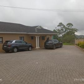 Lushaba's modern bliss，位于Paddock的酒店