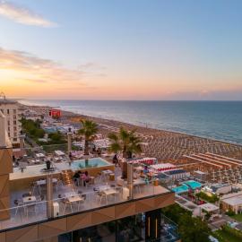 The Promenade Luxury Wellness Hotel，位于里乔内的酒店