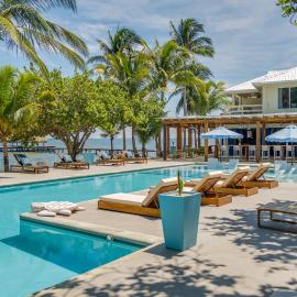 Blue Reef Beach and Marina，位于珀拉什奇亚的酒店