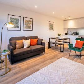 Spacious & Bright 1 Bedroom Apartment in Gravesend，位于格雷夫森德的酒店