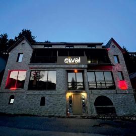 NIVAL - Hotel & Restaurant，位于Popova Shapka的酒店
