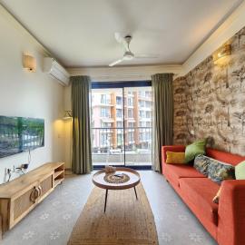 Modern 1BHK Apartment with Pool, Balcony & Full Kitchen - Perfect for Families and Groups