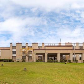 Clarion Hotel & Conference Center Lansing West，位于兰辛的酒店