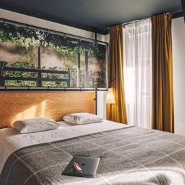 Zoom Hotel
