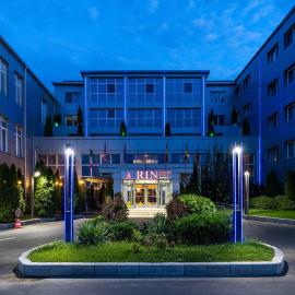 RIN Airport Hotel，位于奥托佩尼的酒店
