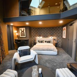 Hôtel La SUITE & restaurant Le DÔME,位于罗阿纳的酒店