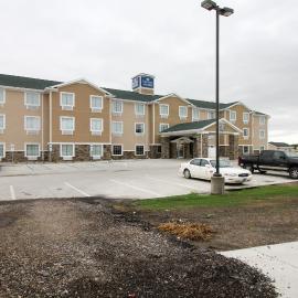 Cobblestone Hotel & Suites - Devils Lake，位于魔鬼湖的酒店