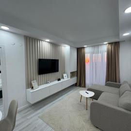 Luna Place，位于Tunari的酒店