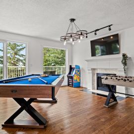 The Ohana Lakeside Retreat 4 Bedrooms & Tiki Bar，位于西尔万湖的酒店