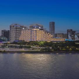Waldorf Astoria Shanghai Qiantan,位于上海的酒店