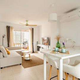 Casa Lidia, bonito y cómodo ático con rooftop privado, impresionantes vistas mar, montaña y jacuzzi