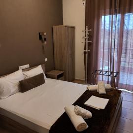 Hotel Isidora，位于Loutrós的酒店