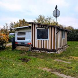 Wohnwagen mit feststehendem Vorzelt，位于费马恩的酒店