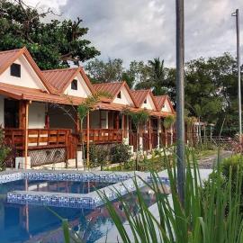 Westview Beach Resort，位于莫龙的酒店