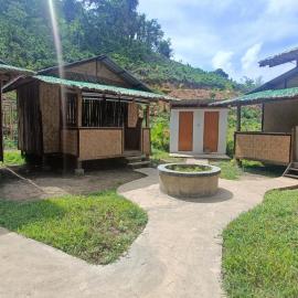 Tony's Country Glamping with chalet with private wash room accommodation，位于爱妮岛的酒店