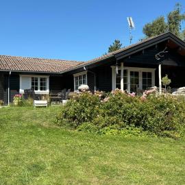 Summer House Overlooking Holløse Near Tisvilde，位于瓦伊比的酒店